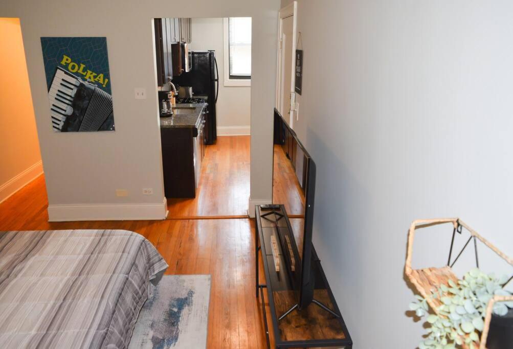 Apartment Prime Location W/ Historic Charm Near Shops &parks *