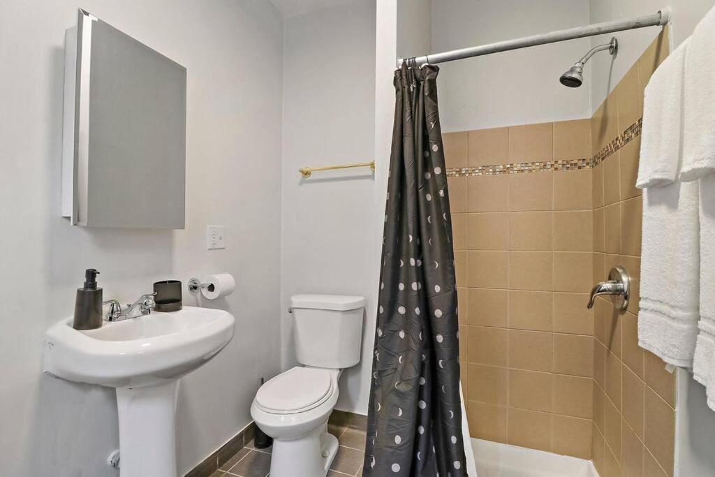 Spacious 4br Apt In Historic Hyde Park Near Beach *