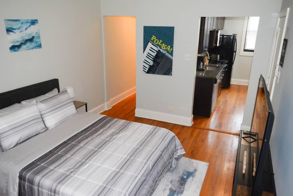 Prime Location W/ Historic Charm Near Shops &parks * Chicago