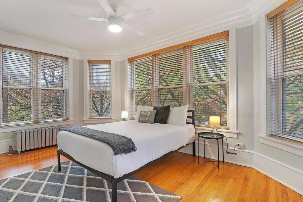 Spacious 4br Apt In Historic Hyde Park Near Beach *
