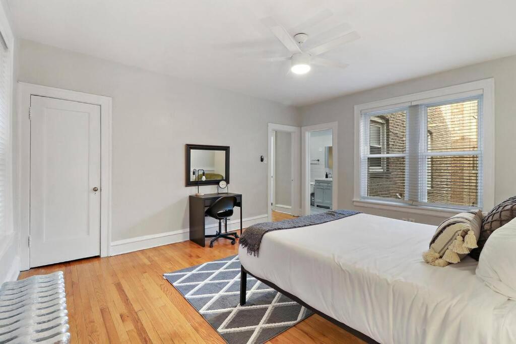 Spacious 4br Apt In Historic Hyde Park Near Beach