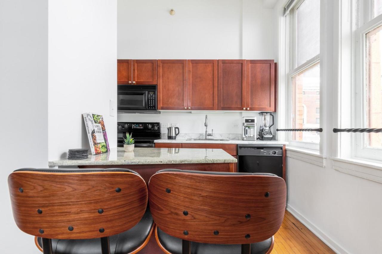 Apartment Loop W Gym Doorman Nr L Parks Chi-300