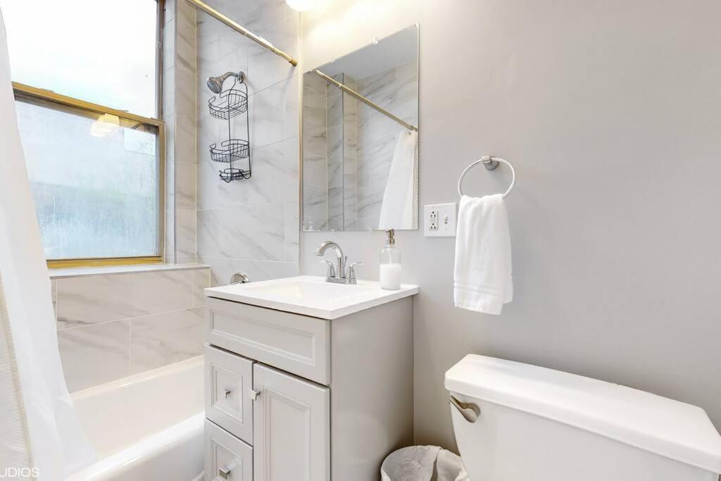 Holiday home Chic L Near Downtown & Il Medical District *