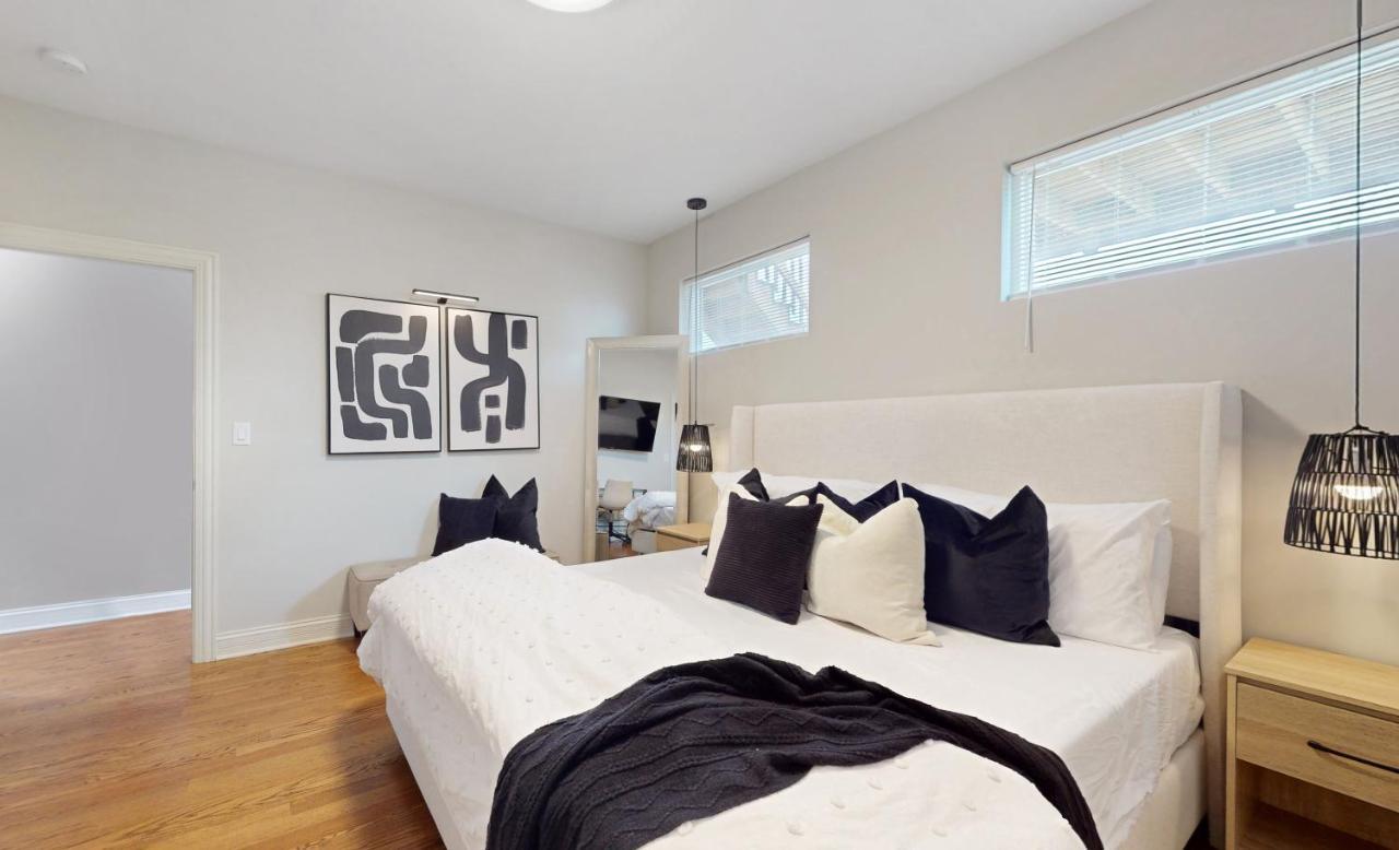Apartment Modern Elegance: 4br Duplex W/ Free Garage Parking *