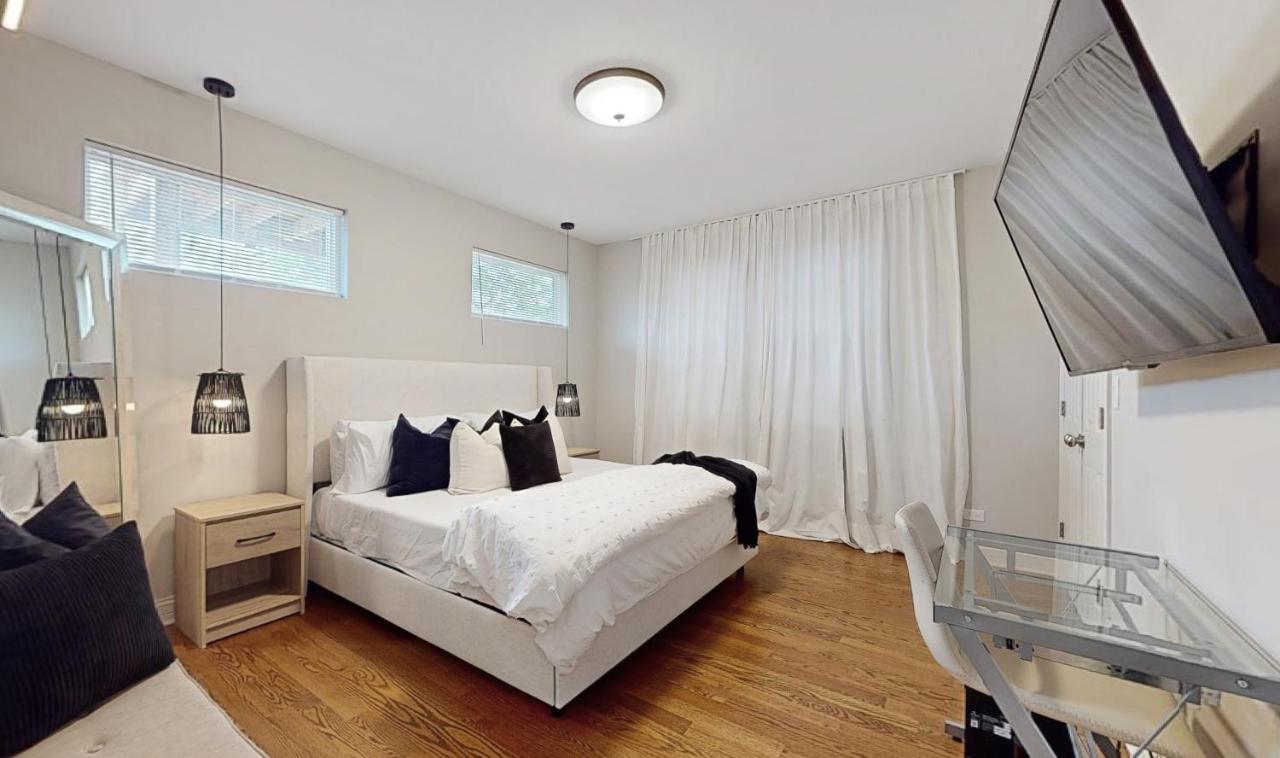 Apartment Modern Elegance: 4br Duplex W/ Free Garage Parking *