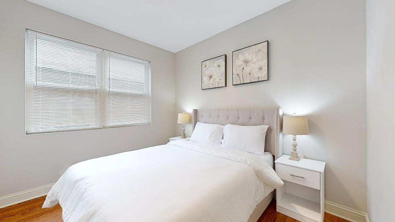 Apartment Modern Elegance: 4br Duplex W/ Free Garage Parking *