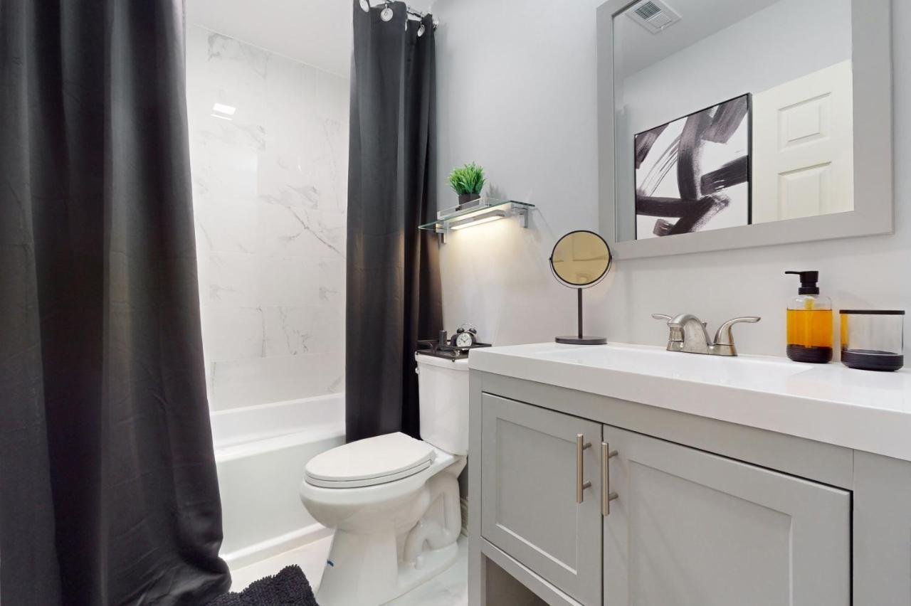 Modern Elegance: 4br Duplex W/ Free Garage Parking Apartment *