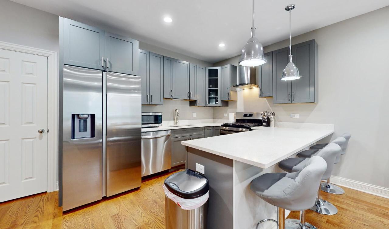 Modern Elegance: 4br Duplex W/ Free Garage Parking Apartment *