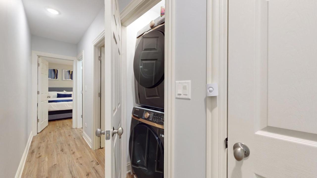 Apartment Modern Elegance: 4br Duplex W/ Free Garage Parking *