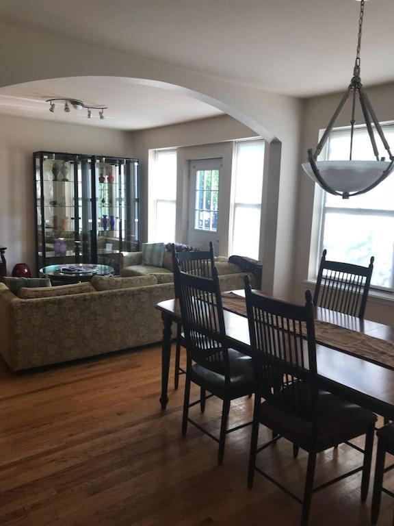 Apartment Wrigleyville Away From Home! 5 Mins From Downtown! Steps From Lake!! Cozy! *