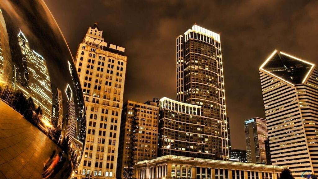 Wrigleyville Away From Home! 5 Mins From Downtown! Steps From Lake!! Cozy! Apartment Chicago