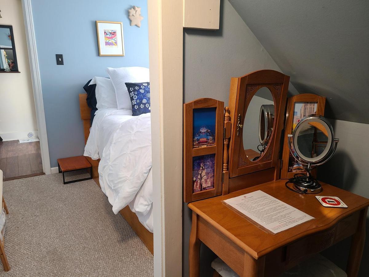 Well-appointed Cozy Portage Park Apt, Dogs, Kids, Free Parking, 420 Compliant * Chicago