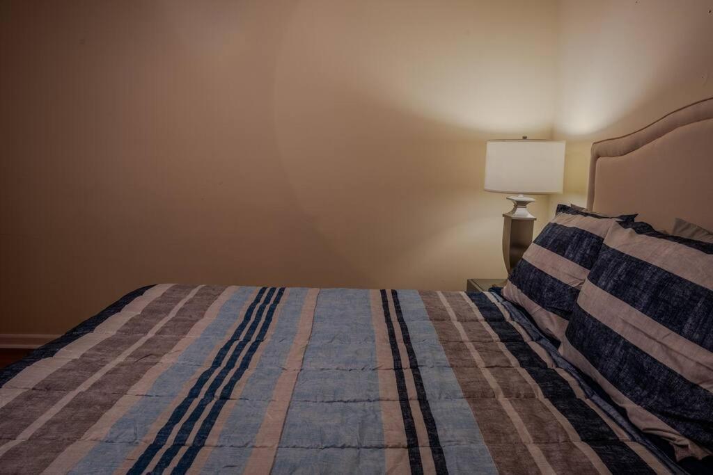 Living Bliss 3br Gem Near Parks And Dining Apartment