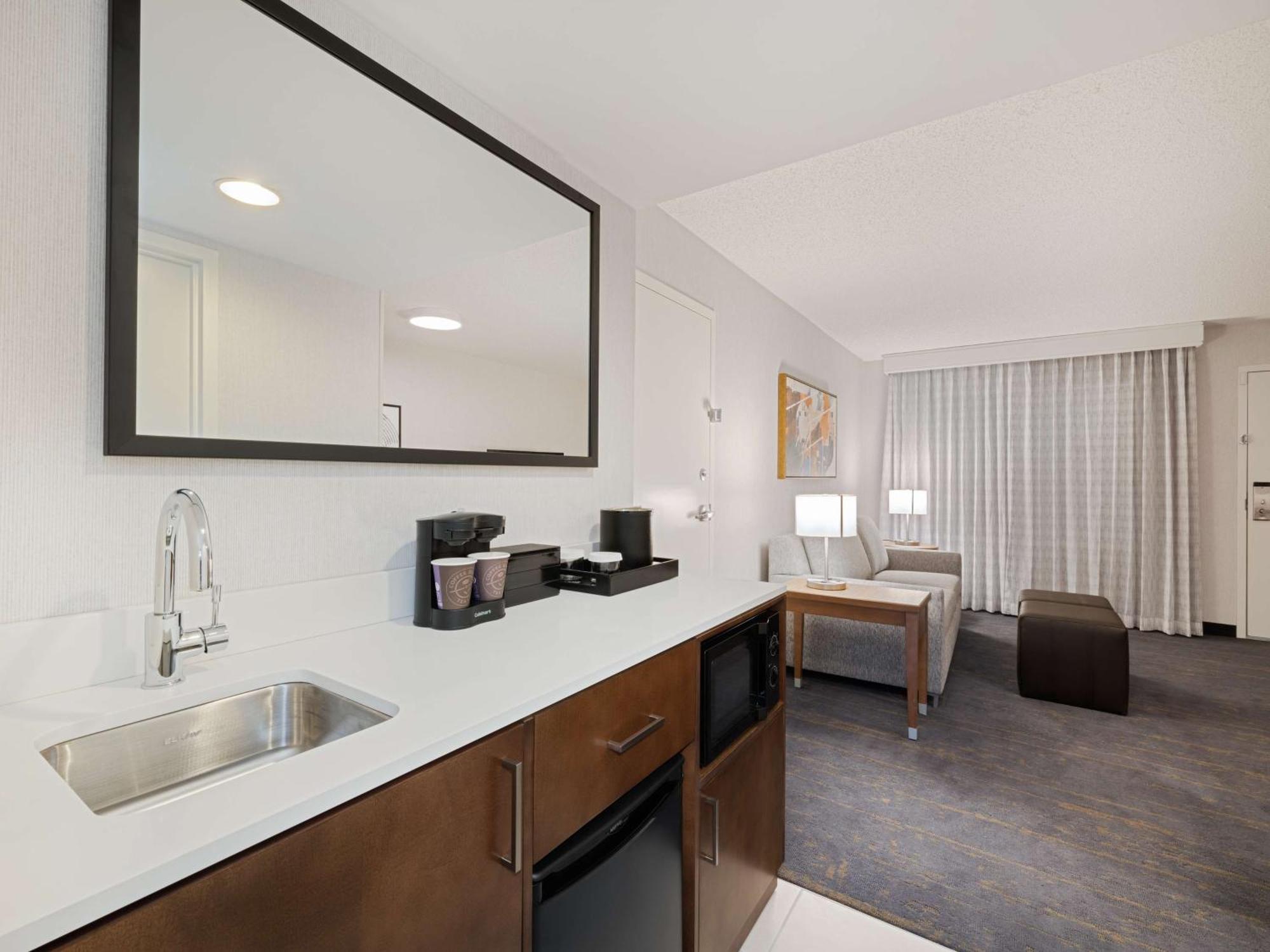Embassy - Downtown River North 3*