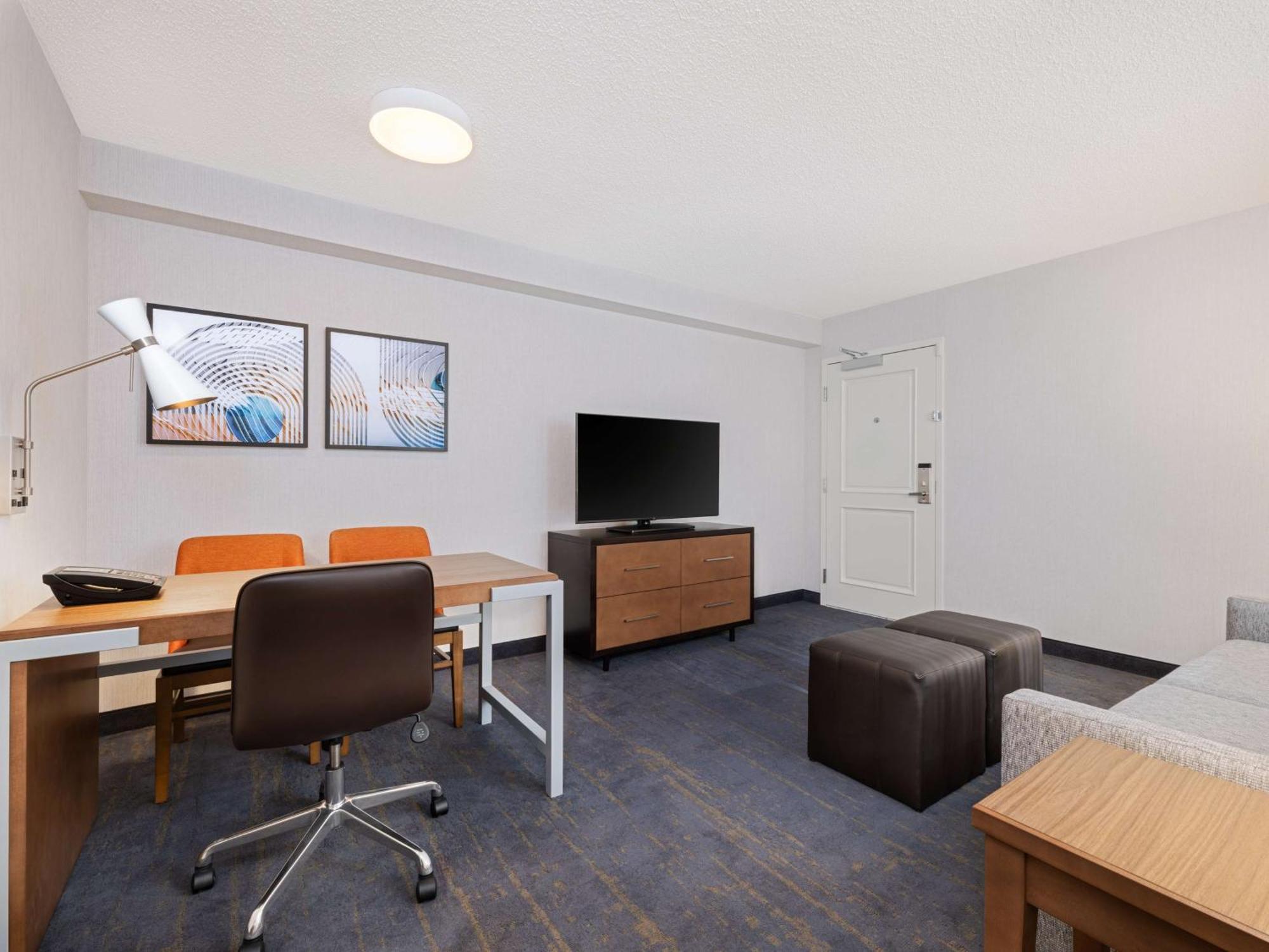 Embassy - Downtown River North Hotel 3*