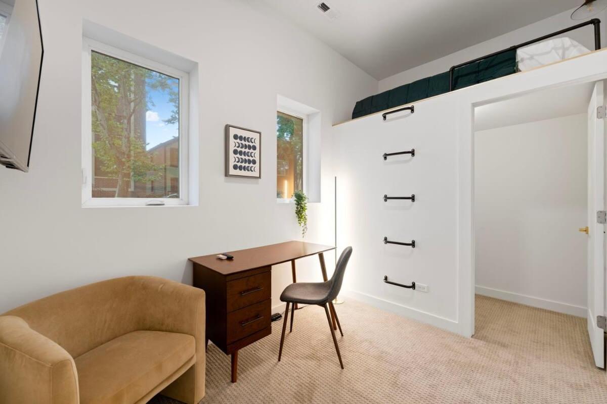Chic 4-bedroom Haven: Designer's Dream