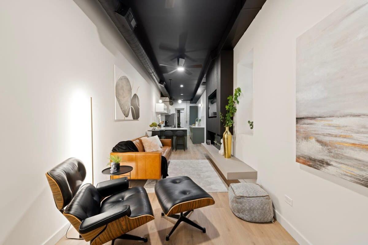 Holiday home Chic 4-bedroom Haven: Designer's Dream Chicago