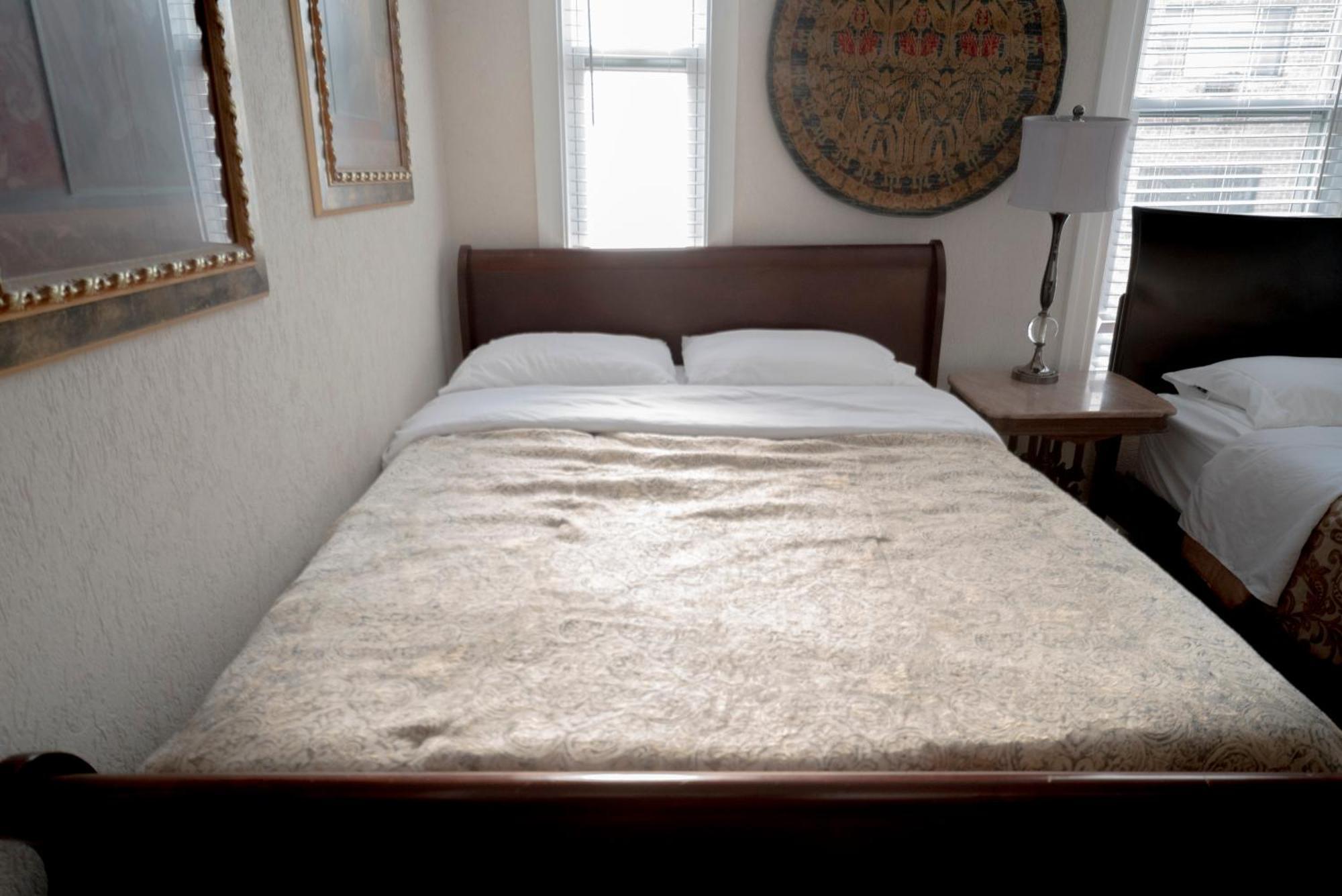 City Sleeps 10-20 Free Tv & Parking Chicago