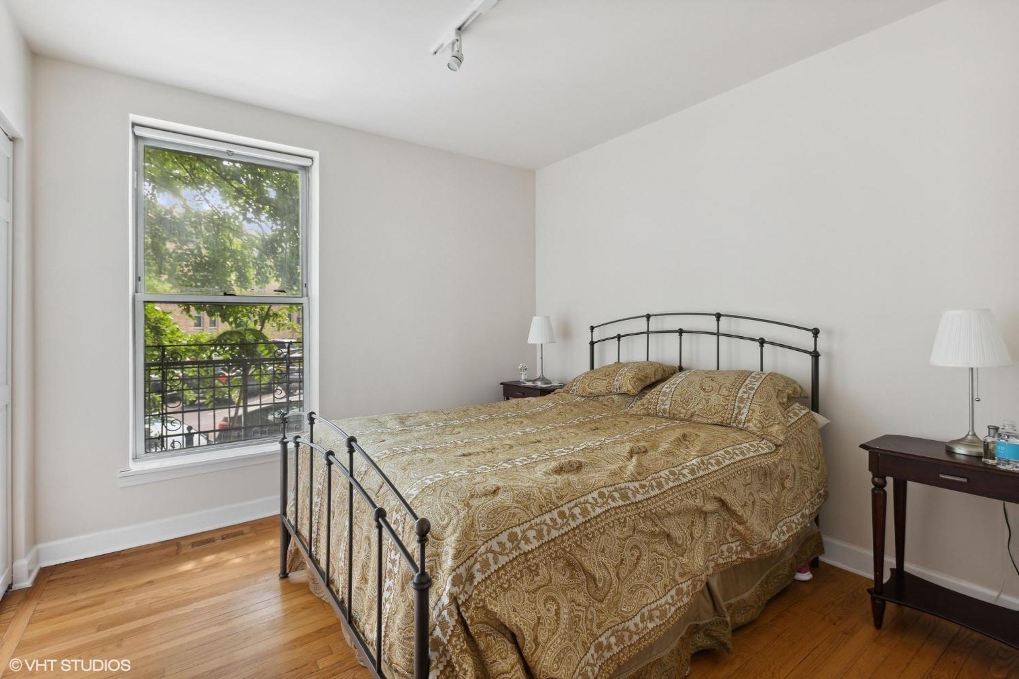 Wrigleyville Away From Home! 5 Mins From Downtown! Steps From Lake!! Cozy!