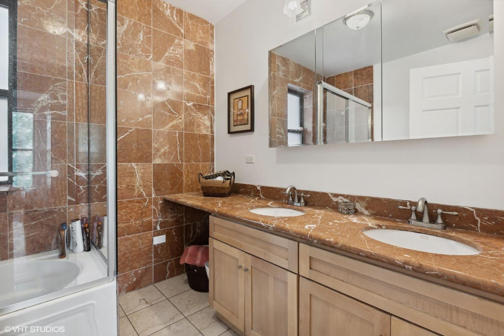 Wrigleyville Away From Home! 5 Mins From Downtown! Steps From Lake!! Cozy! Chicago