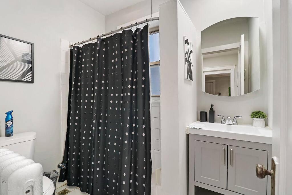 Elegant & Stylishly 1br Fully Furnished Apt - Lincoln 205 Apartment *