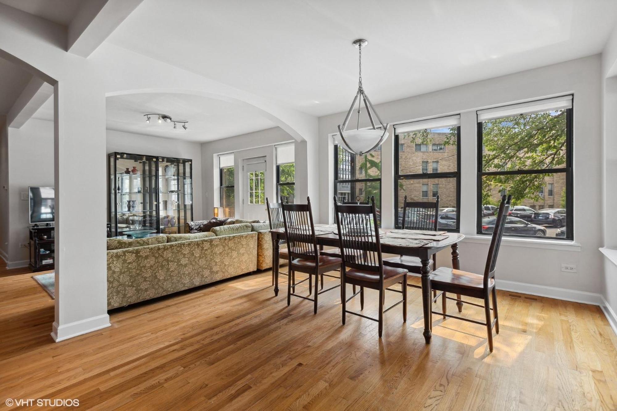 Wrigleyville Away From Home! 5 Mins From Downtown! Steps From Lake!! Cozy! Apartment