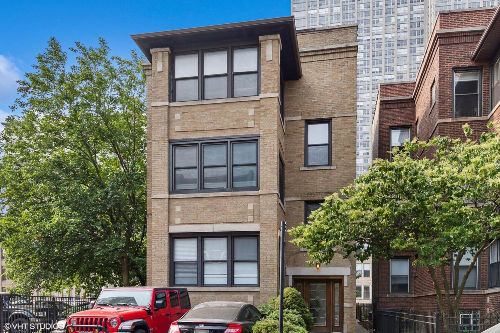 Apartment Wrigleyville Away From Home! 5 Mins From Downtown! Steps From Lake!! Cozy!