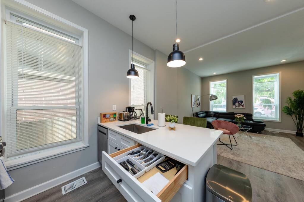 The Secret West Loop Oasis For Up To 4 Guests With In-unit Washer And Dryer Chicago