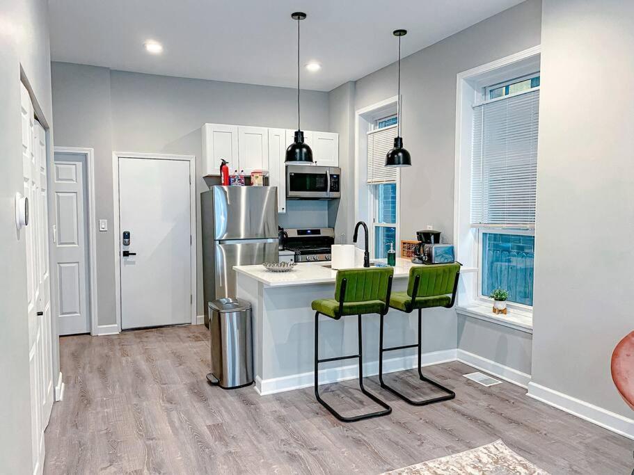 Apartment The Secret West Loop Oasis For Up To 4 Guests With In-unit Washer And Dryer