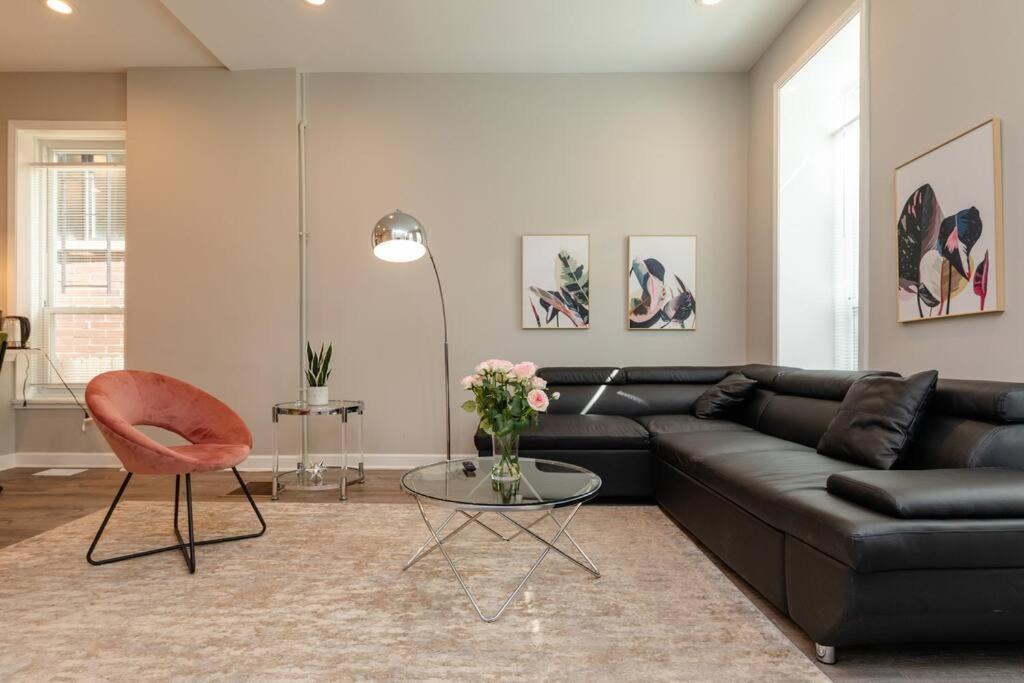 The Secret West Loop Oasis For Up To 4 Guests With In-unit Washer And Dryer Chicago