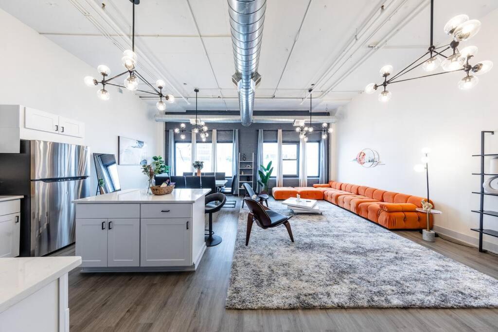 Mccormick 6br/4ba Luxury For Groups Up To 12 Guests With Optional Parking And Gym Access Apartment Chicago