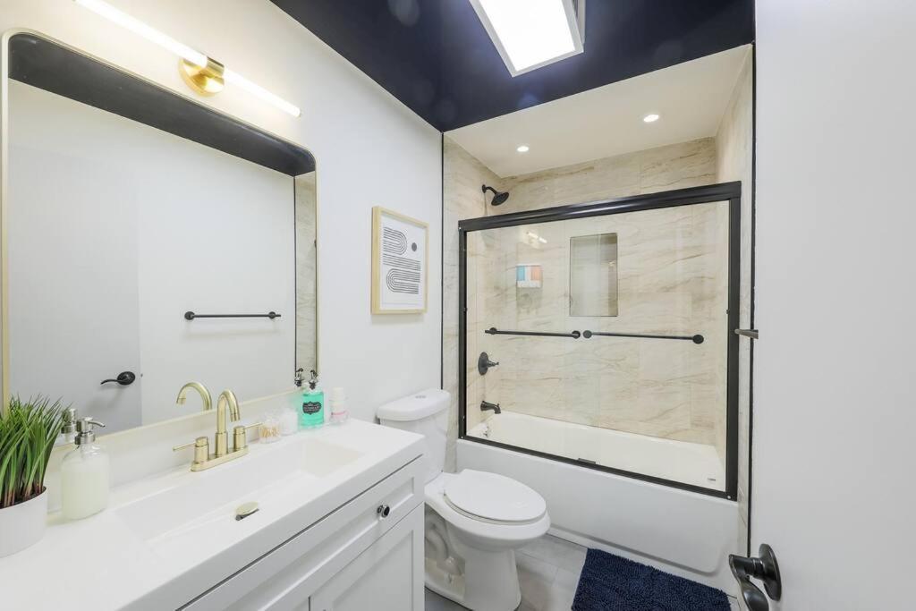 Mccormick 6br/4ba Luxury For Groups Up To 12 Guests With Optional Parking And Gym Access Chicago