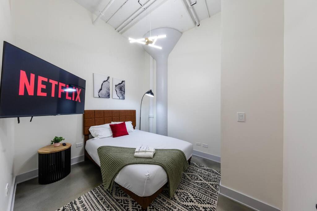 Mccormick 6br/4ba Luxury For Groups Up To 12 Guests With Optional Parking And Gym Access Apartment Chicago