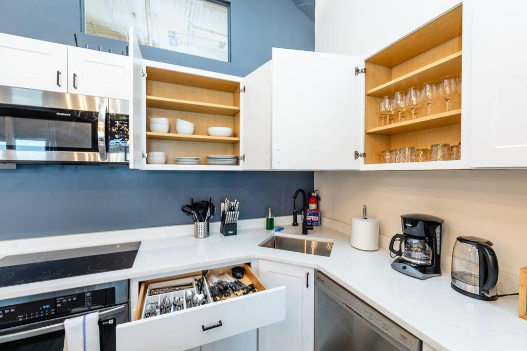 Mccormick 6br/4ba Luxury For Groups Up To 12 Guests With Optional Parking And Gym Access Apartment Chicago