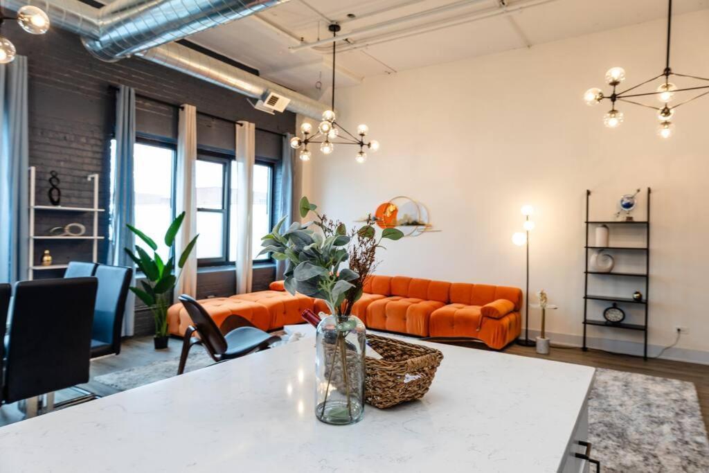 Mccormick 6br/4ba Luxury For Groups Up To 12 Guests With Optional Parking And Gym Access Chicago