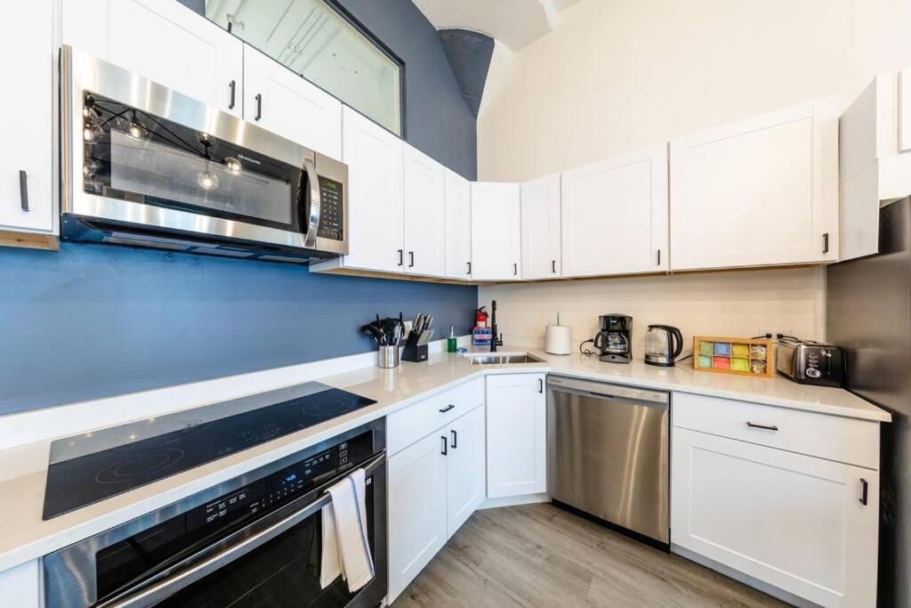 Apartment Mccormick 6br/4ba Luxury For Groups Up To 12 Guests With Optional Parking And Gym Access Chicago