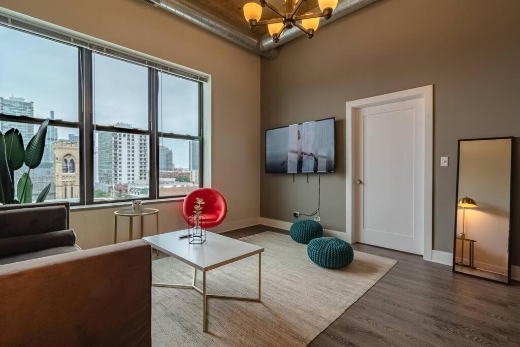 Apartment Mccormick 3br-2ba Family Unit For Up To 8 Guests With Optional Parking And Gym Access Chicago