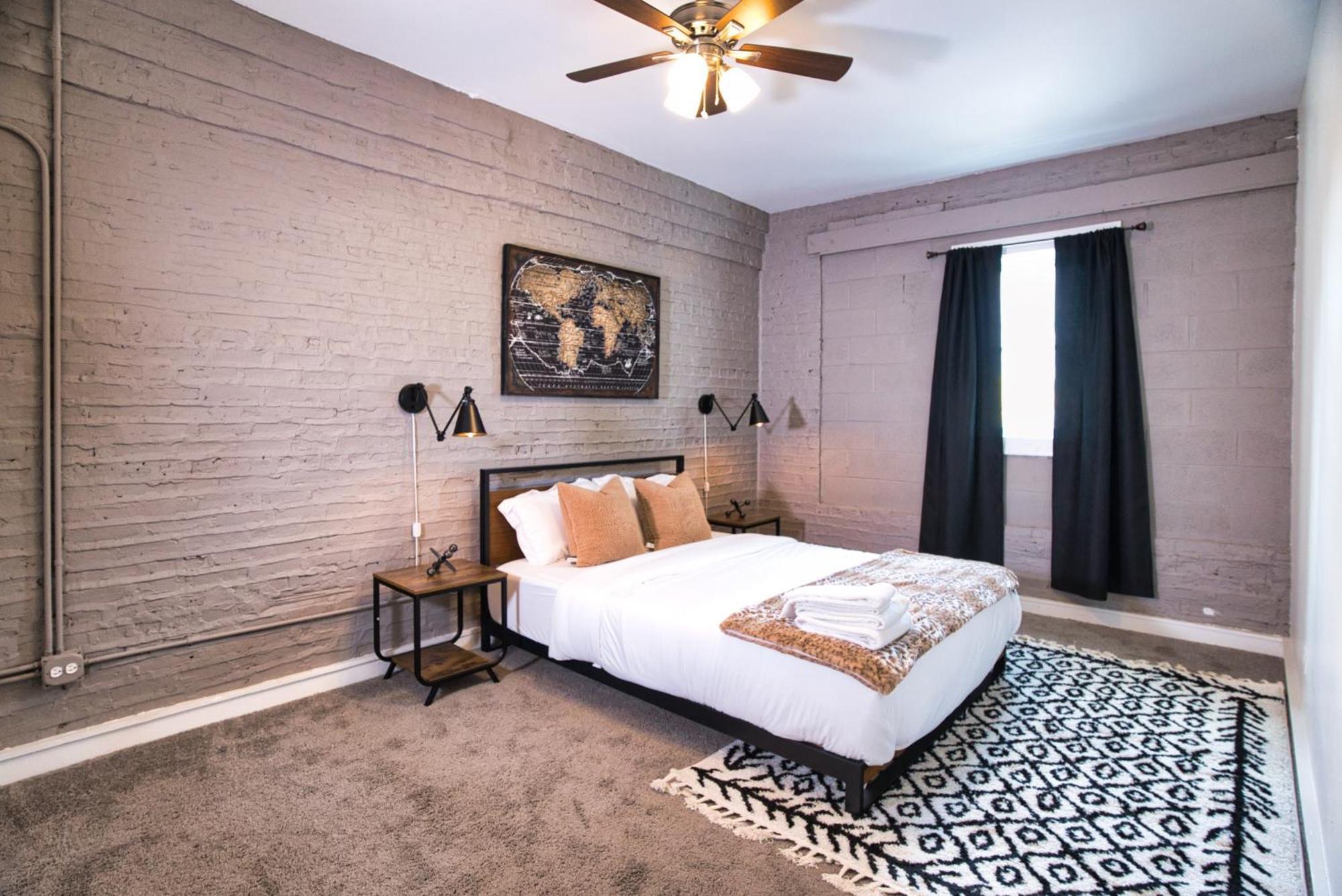 Mccormick Huge 3br With Pool Table, Optional Parking For Up To 8 Guests Apartment Chicago