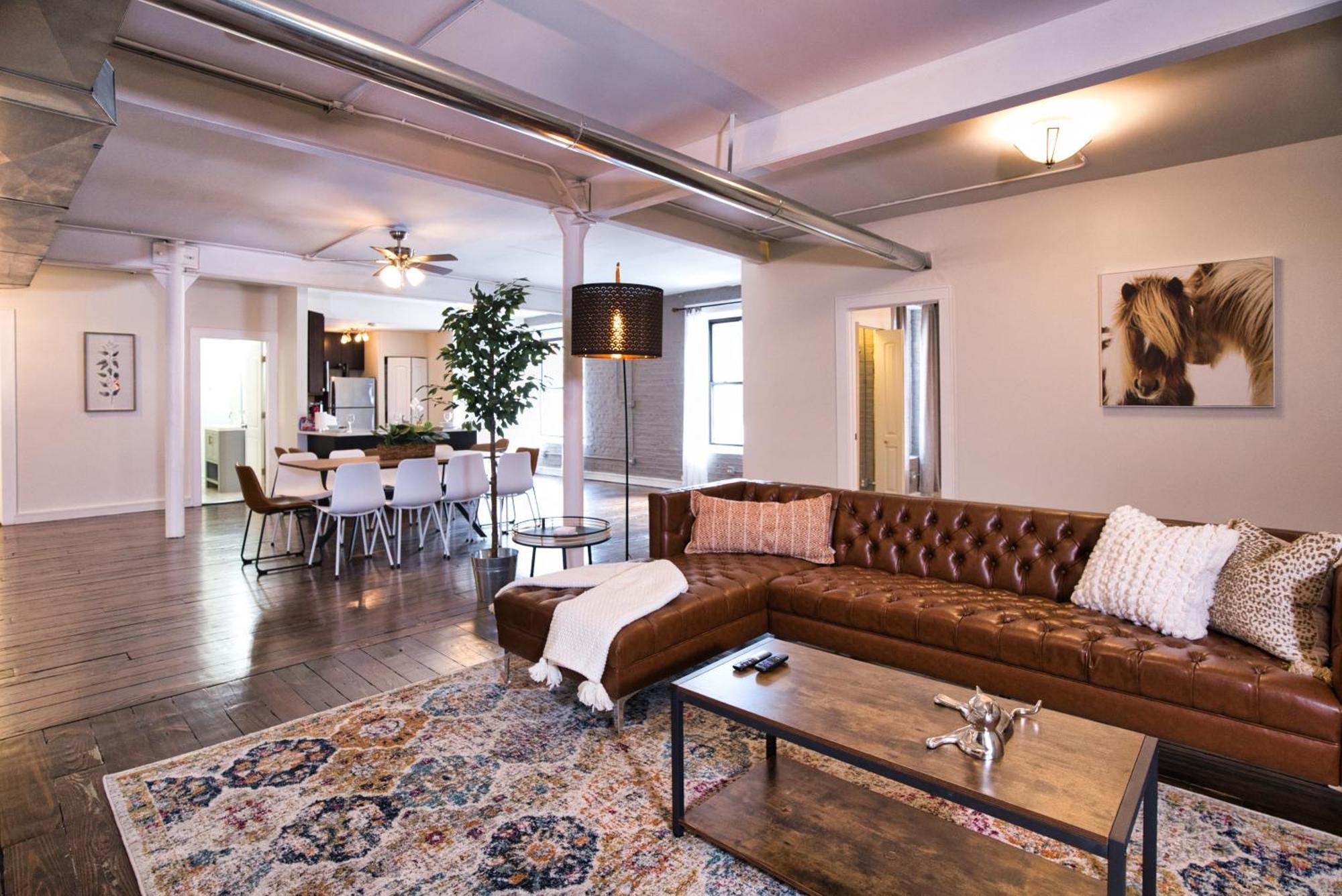 Apartment Mccormick Huge 3br With Pool Table, Optional Parking For Up To 8 Guests Chicago