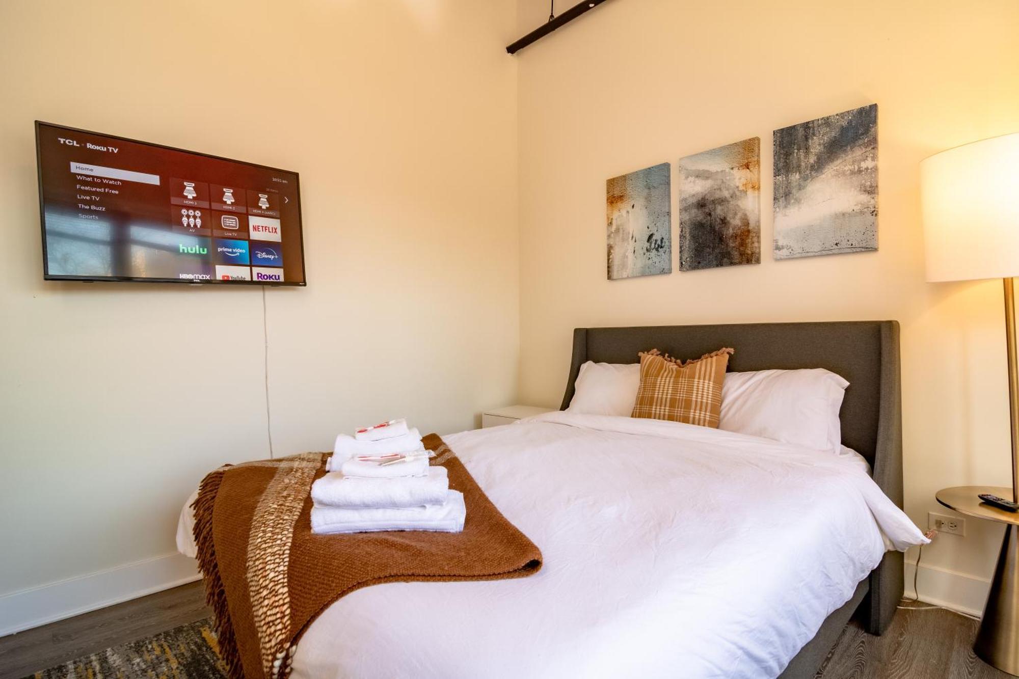 Mccormick Place Stylish Corner Unit With Optional Parking For Up To 6 Guests Chicago