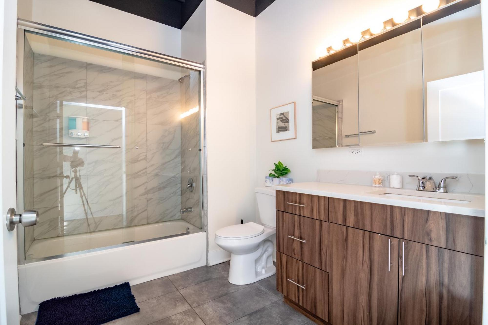 Apartment Mccormick Place Stylish Corner Unit With Optional Parking For Up To 6 Guests Chicago