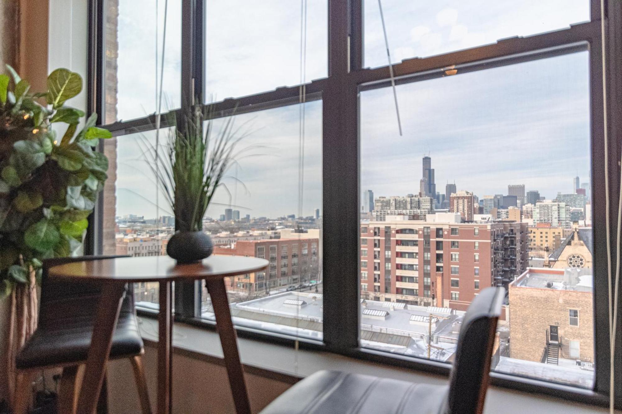 Apartment Modern 2br Loft With Amazing Skyline View And Optional Parking For 8 Guests Near Mccormick Place And Soldier Field Chicago
