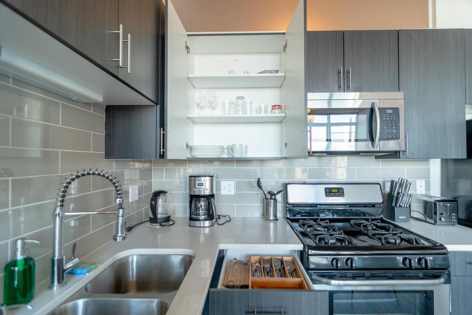 Mccormick Place Modern 2br-2ba Loft With Optional Parking For 8 Guests Apartment *