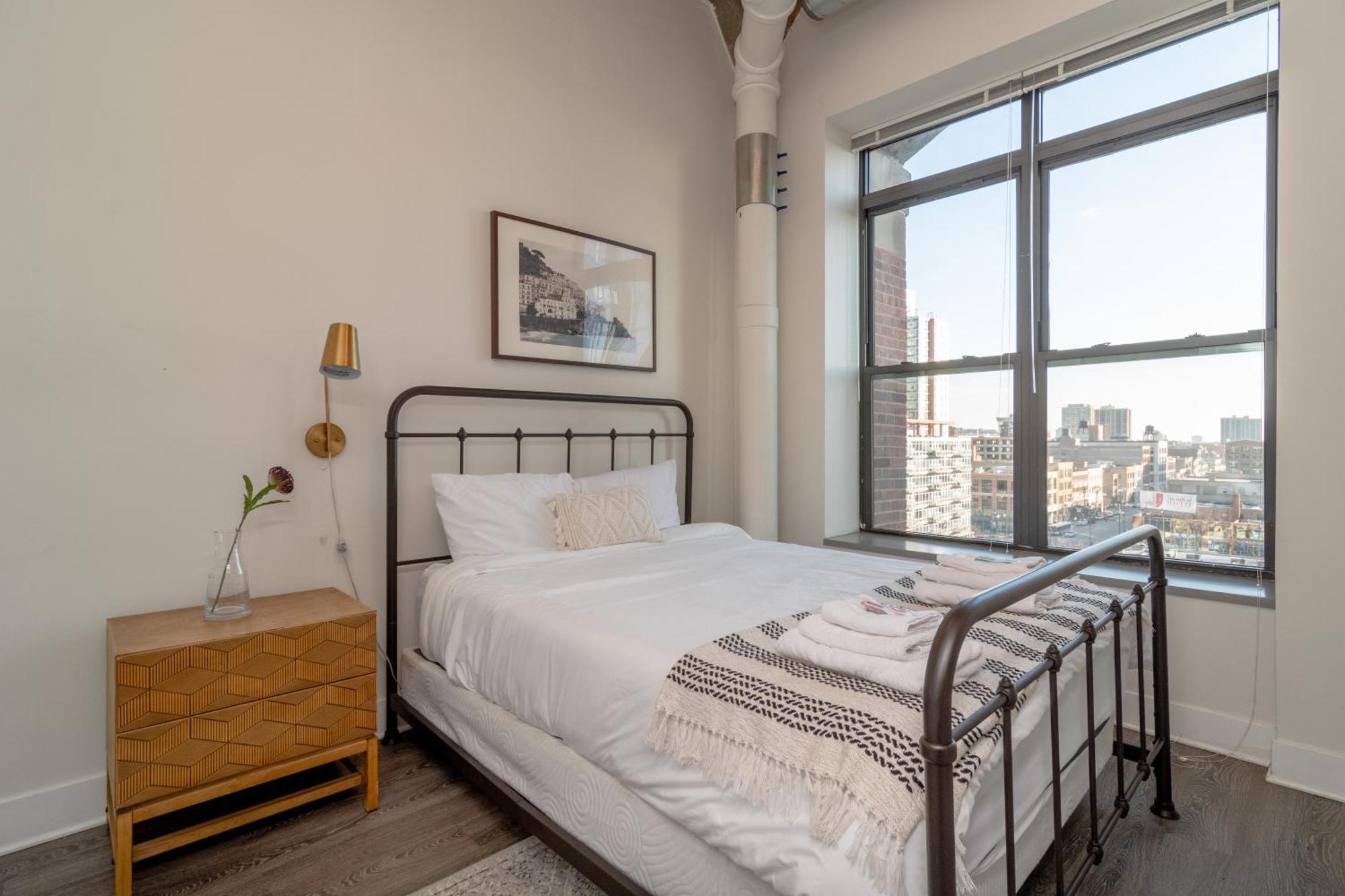 Mccormick Place Modern 2br-2ba Loft With Optional Parking For 8 Guests * Chicago