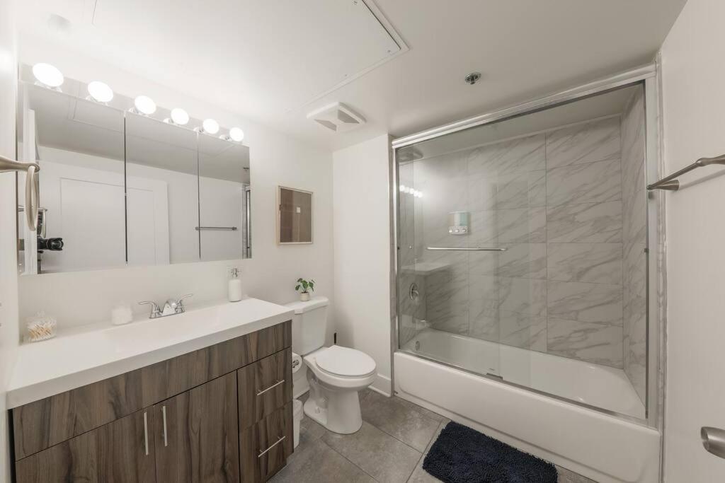 Mccormick 2b/2ba For Up To 6 Guests With Private Patio, Optional Parking & Gym Apartment