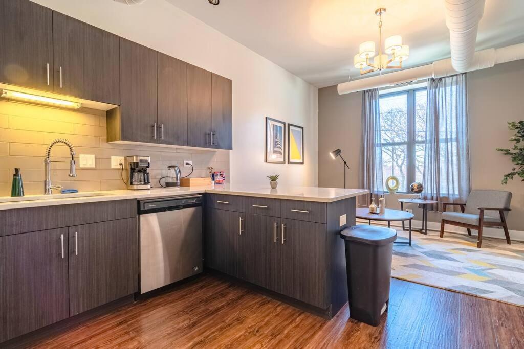 Apartment Mccormick Place 420 Friendly 3br/2ba With Optional Parking Chicago