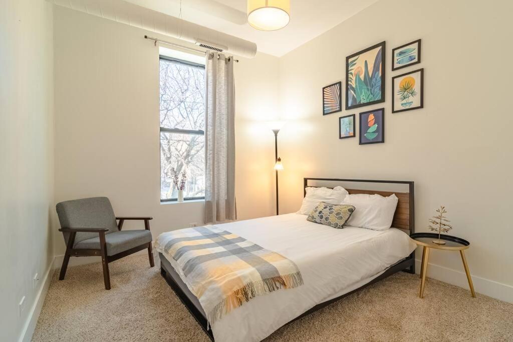 Mccormick Place 420 Friendly 3br/2ba With Optional Parking Chicago