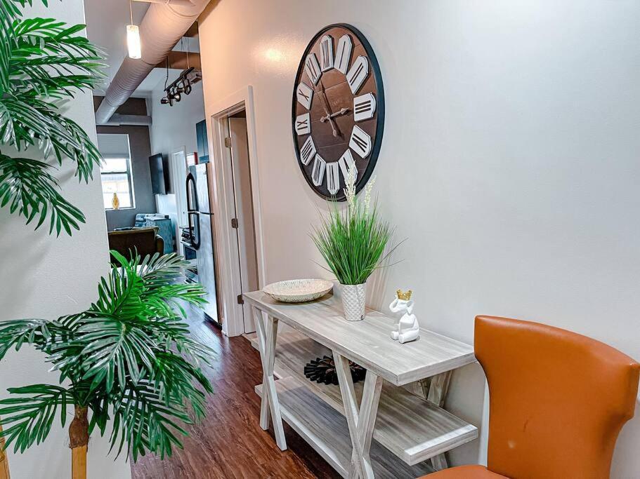 Mccormick Place 420 Friendly 2br/2ba With Optional Parking For Up To 6 Guests *