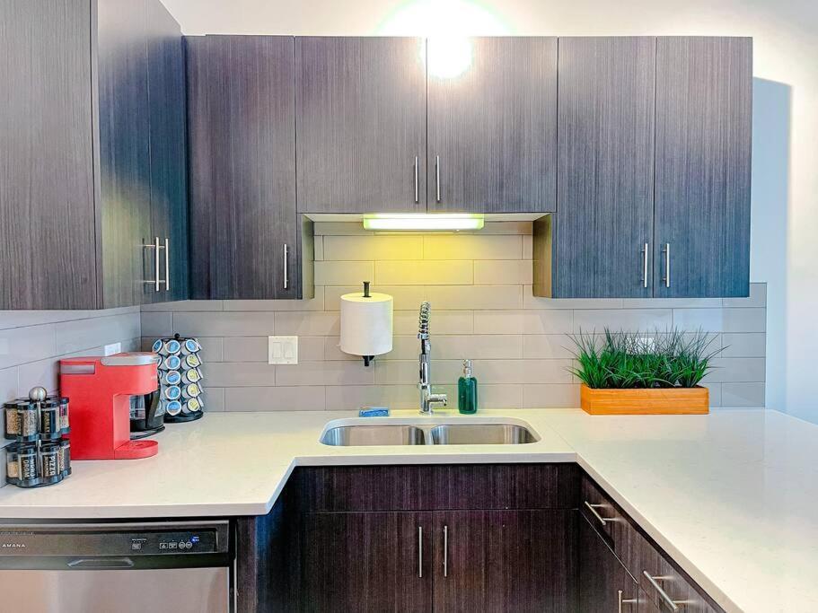 Mccormick Place 420 Friendly 2br/2ba With Optional Parking For Up To 6 Guests Apartment Chicago