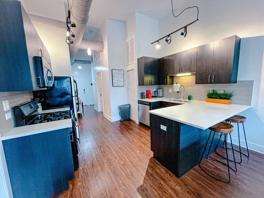 Apartment Mccormick Place 420 Friendly 2br/2ba With Optional Parking For Up To 6 Guests *